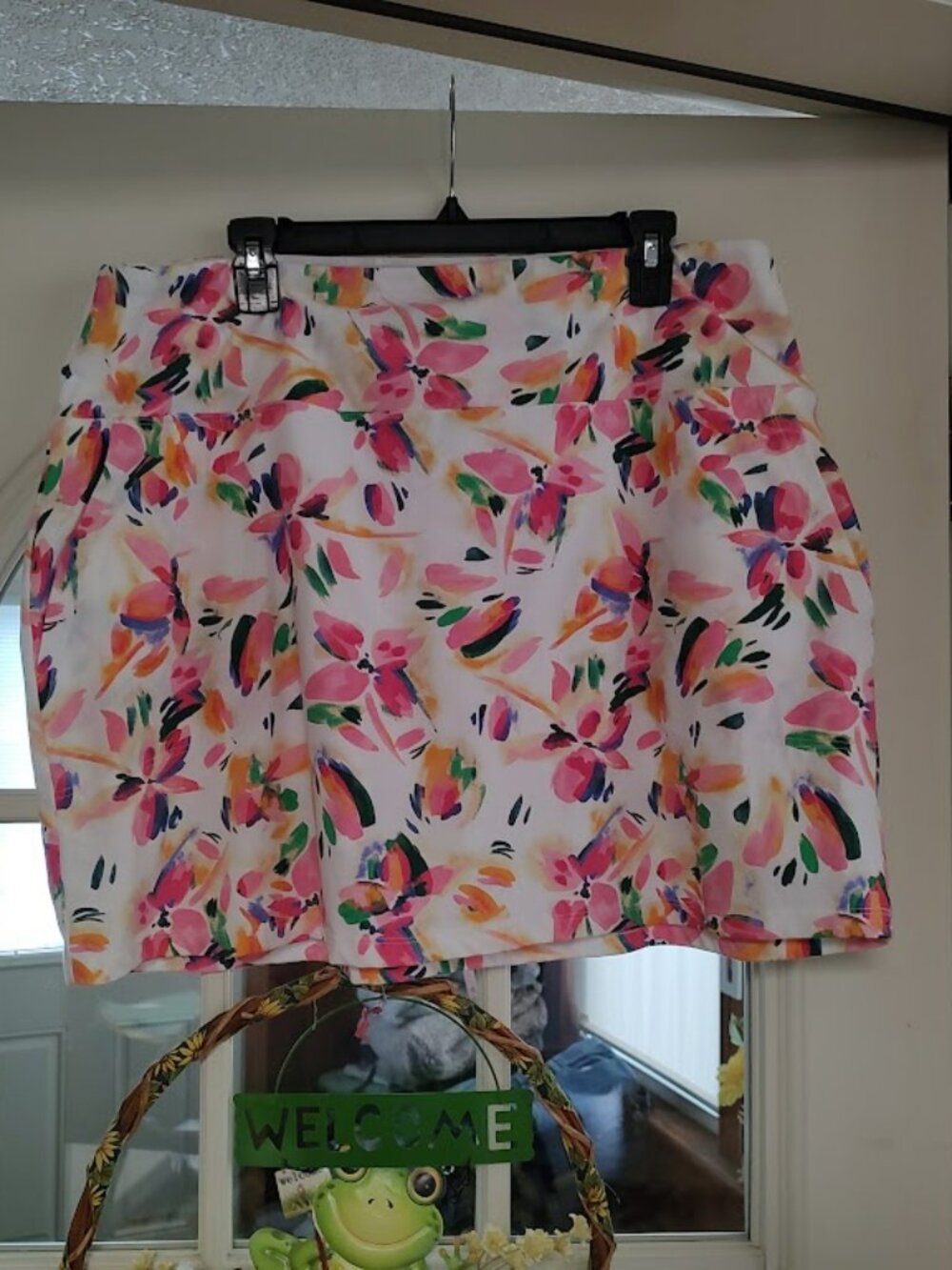 Weekend Routine By Teezher White Multi-Color Flower Skort Size Women's XL